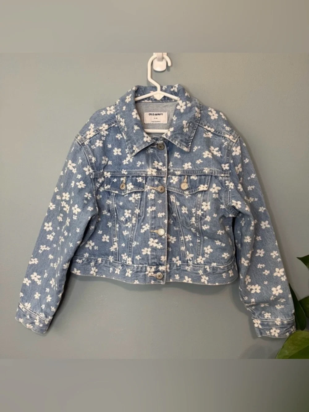 Old Navy Cropped Floral-Print Jean Trucker Jacket for Girls. Medium
